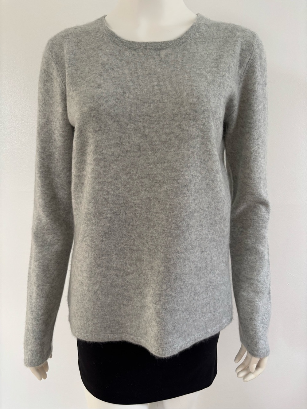 Preswick & Moore  100% Cashmere Light Gray Crewneck Sweater